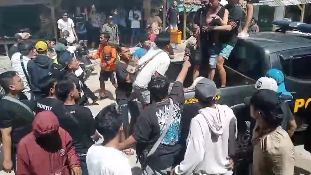 Konplik Nelayan ujunggenteng