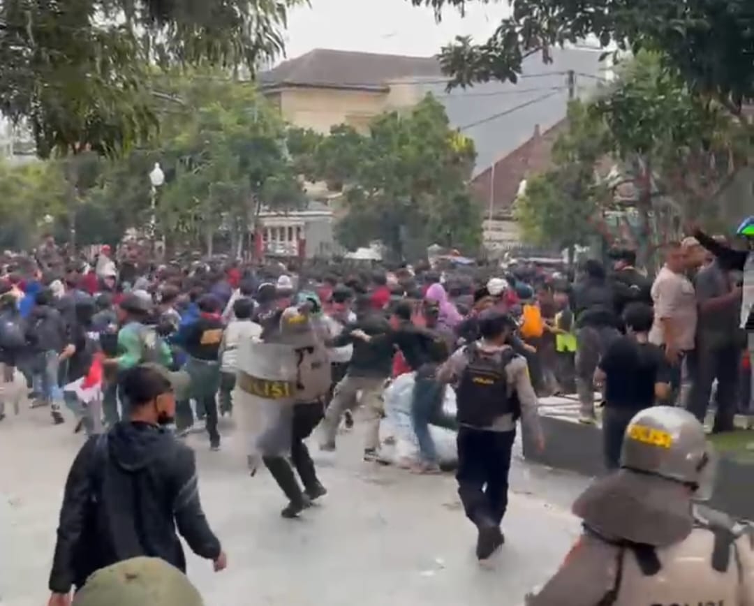 Demo DPRD Kota Sukabumi