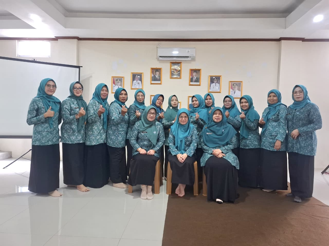 Hj Retno Widyastuti Pimpin Tim PKK Kabupaten Tasikmalaya Bina Wilayah ke Desa Jatihurip Cisayong