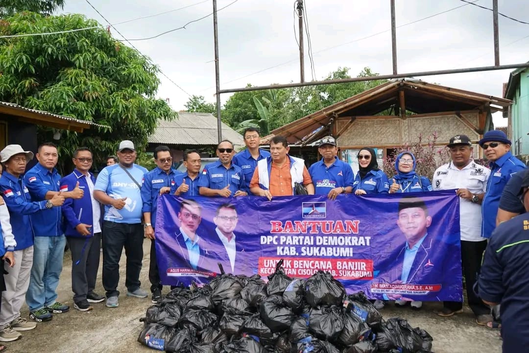 Iman Adinugraha Turun Langsung Salurkan Bantuan Demokrat Sukabumi dan Jabar untuk Korban Banjir Cisolok