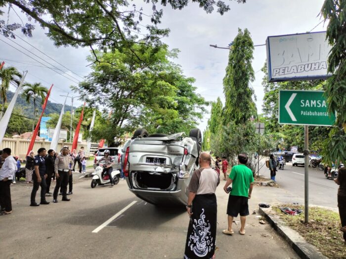 Kecelakaan Pajero Terguling