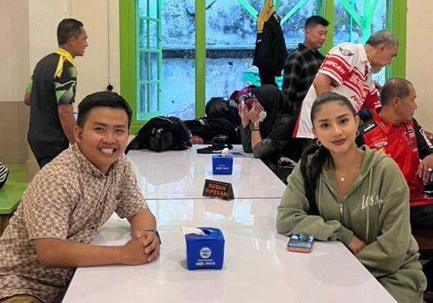 Ghea Youbi Cicipi Nasi Tutug Oncom Tasikmalaya: Sundanese Pisan!