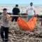 Mayat Pria Ditemukan di Muara Sungai Cibuni, Diduga Korban Laka Laut Asal Cianjur