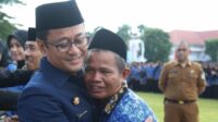 Bupati Tasikmalaya Peluk Guru Honorer yang 25 Tahun Mengabdi: Momen Haru Warnai Pengangkatan PPPK