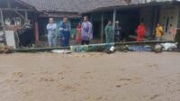 Hari Keempat Pasca Banjir Bandang, 15 KK di Mekarasih Sukabumi Masih Tinggal di Pengungsian