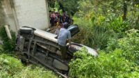 Avanza Terjun ke Parit di Cibadak Sukabumi, Jalan Sempit Kembali Jadi Sorotan