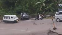 Pickup Bermuatan Galon Mundur di Tanjakan Baeud Warungkiara, Warga Desak Perbaikan Jalan