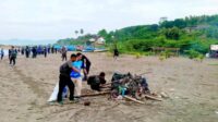 Bupati Pimpin Aksi Bersih Pantai Gadobangkong, Pemkab Sukabumi Tegaskan Prioritas Perawatan Fasilitas Publik