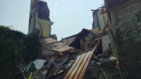 Rumah Tiga Lantai Ambruk di Cisaat, Akses Warga Tertutup dan 2 KK Mengungsi