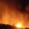 Tiga Rumah Panggung Ludes Terbakar Di Curugkembar, Warga Panik Selamatkan Harta Benda