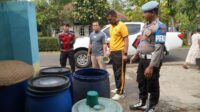 Warga Mangunreja Kesulitan Air Bersih, Polres Tasikmalaya Salurkan 5.000 Liter Bantuan
