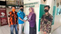 DPK KNPI Citamiang Kota Sukabumi Bagikan 600 Masker Gratis Antisipasi Dampak Abu Vulkanik