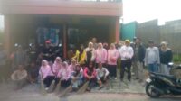 Semangat Ibu-Ibu Memimpin Kerjabakti di Cihideung Udik 